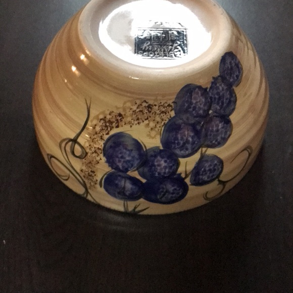 Tabletops Gallery Vintage Cabernet Hand Painted and Hand Crafted Bowl - Picture 7 of 12